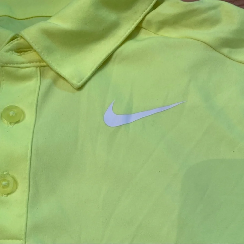 Nike Dri Fit Boy’s X Large 3 Button Collar Short Sleeve Neon‎ Yellow Golf Shirt